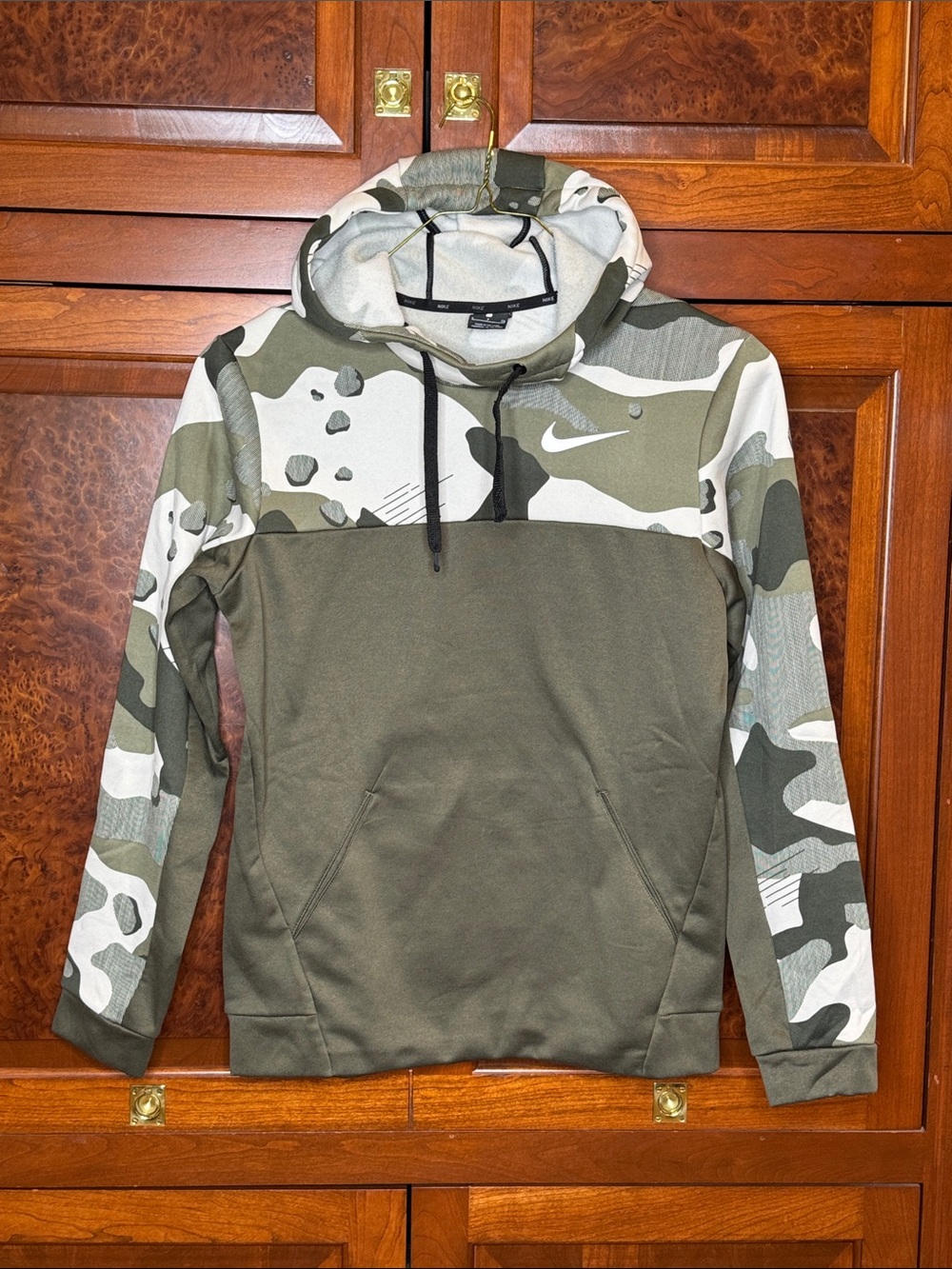 Nike men’s small dri-fit Olive Green and White Camo Pullover Hoodie